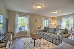 Waterfront Cottage w/ Boat Dock & 3 Decks! - Interiør