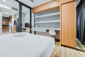 Gorgeous 1BR Apartment at The Smith Alam Sutera By Travelio - Zimmer