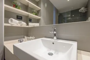 Hotel Kolovare - Baño