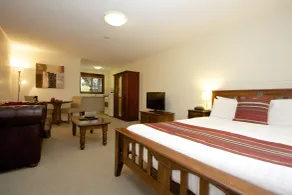 Grosvenor Court Apartments - Room