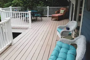 Mashpee House w/ Wraparound Deck - Walk to Beach! - Interiør