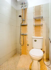 Hotel O Sofia Homestay Syariah - Bathroom