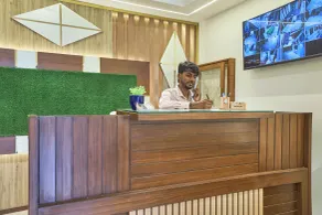 Hotel Golden Place 325E I Near Medanta Hospital I Best For Medical , Couples And corporate - Réception
