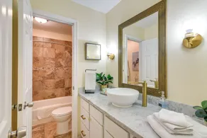Central Seabrook Home: Pool ~ 2 Mi to Nasa Center! - Salle de bain