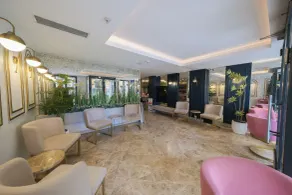 Serai Hotel - Lobby sitting area