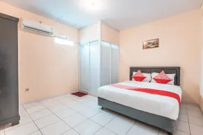 Hotel O J&b Room Pramuka - Room