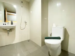 Minimalist Studio Room LRT City Jatibening Apartment - Badezimmer