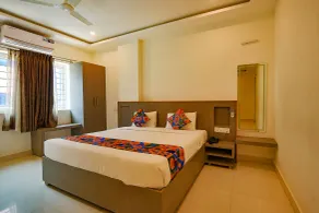 FabHotel Champion Gateway - Yelahanka - Room