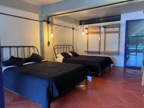 Los Cruxes - Room