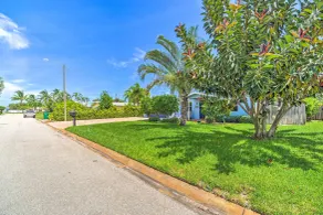 Spacious Satellite Beach Home: Walk to Shore! - Interiør