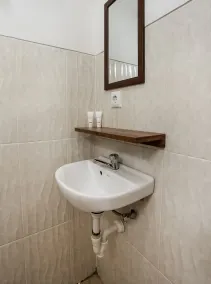 Capital O 3463 Cimahi Guest House - Bathroom