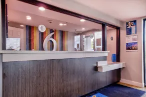 Motel 6-Jackson, MS - Hall