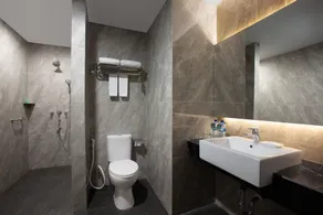 Hotel Santika Batam - Bathroom