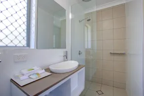 Beachpark Apartments Coffs Harbour - Bathroom