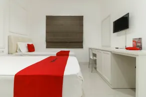RedDoorz Plus @ Setiabudi Barat - Room
