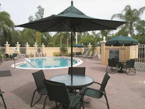La Quinta by Wyndham Naples Downtown - Piscine
