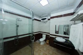 Mai Anh Hotel - Bathroom