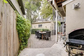 Walkable Miracle Mile Retreat w/ Peaceful Patio - Innenbereich