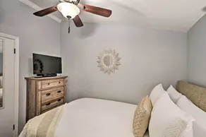 Beachy Lavallette Cottage w/ Outdoor Shower, Patio - Intérieur