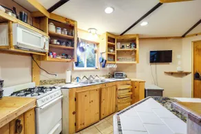Unique West Jefferson Home w/ Fire Pit & Grill! - Interiør