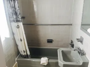 Rainbow Motel - Baño