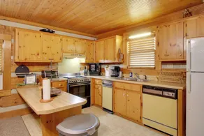 Golfer's Getaway: Hephzibah Home w/ Pool Access - Interiør