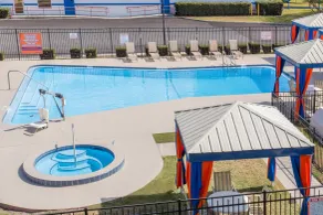Howard Johnson by Wyndham Ocala FL I-75 - Piscine