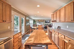 Stunning Kent Lake House w/ Private Dock! - Innvendig