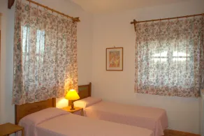 Kinderfreundliches charmantes Apartment mit Garten, Pool und Grill | Naturblick - Zimmer