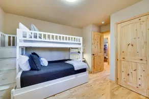 Dog-friendly Nutrioso Cabin w/ Wraparound Porch! - Værelse