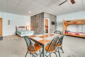 ATV Adventures Await: Tennessee Riverside Retreat - Interiör