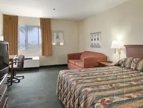 Ramada by Wyndham Hawthorne/LAX - Chambre