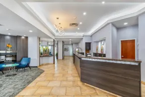 Quality Inn & Suites - Hall