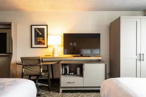 Holiday Inn Newark International Airport - Room