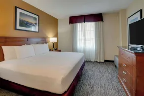 Drury Inn & Suites Charlotte Northlake - Chambre