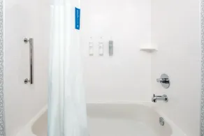 Hampton Inn & Suites Charlottesville-At the University - Salle de bain