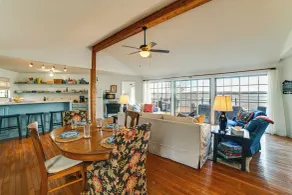 Summer Getaway on Kentucky Lake w/ Private Dock - Innvendig