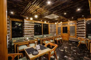 Snow Creek By JNS Hotels Fully Centrally Heated - Restaurant
