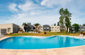 Wyndham Garden Campana - Pool