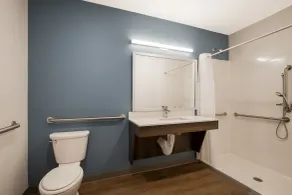 WoodSpring Suites Port St Lucie - Bathroom