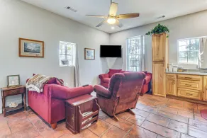 Waterfront Retreat w/ Fishing Dock in Pensacola - Innenbereich