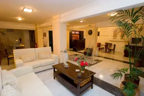 Sagini Boutique Hotel - Lobby sitting area