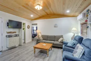 1 Mi to Festivals! Grand Isle Getaway w/ Deck - Interiør