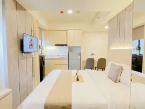 Restful And Serene Studio Room At Apartment Meikarta District 2 - Habitación