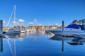 Relaxing Waterfront 2-Story Retreat w/ Pool Access - Innvendig