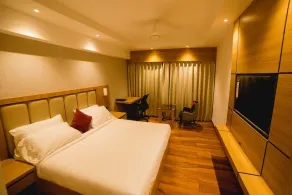 Emerald Clarks Inn Suites - Room
