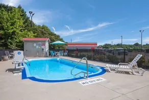 Econo Lodge Inn & Suites Rockmart - Piscina