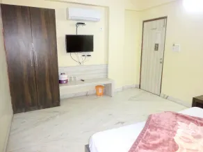 Hotel Shivansh Inn by Sky Stays - Room
