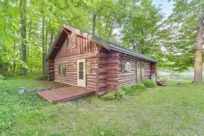 Authentic Log Cabin w/ Private Pond in Glidden - Interiør