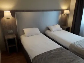 Séjours & Affaires Clairmarais - Reims - Chambre